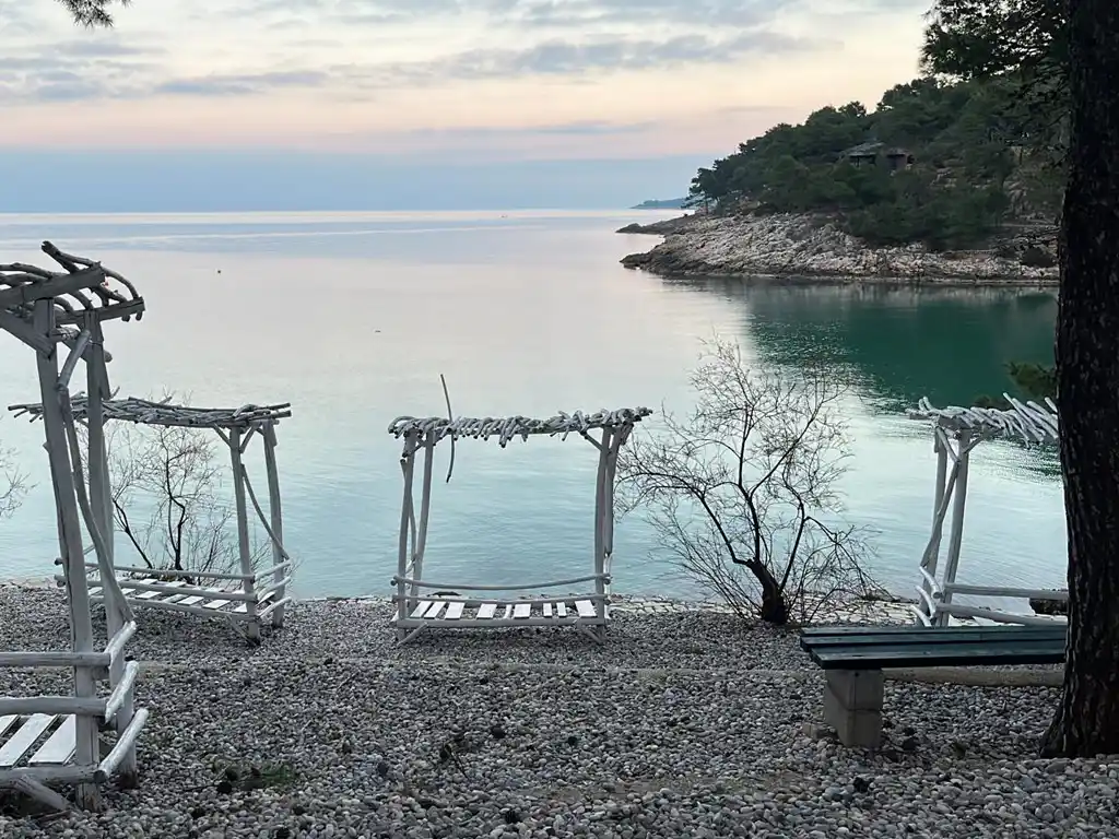 hvar-beach-surya-yoga-01